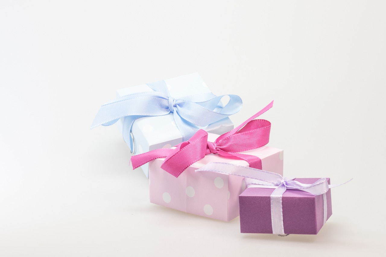 How to Create a DIY Reusable Gift Wrap System